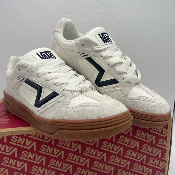 Vans Men’s Upland
Suede Marshmallow/Gum
VN000D250VM Sneakers - Picture 3 of 16